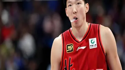 哈兰德关键进球被判无效受伤退场，曼城惊险1-2逆转伯恩茅斯赢得足总杯